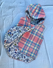 Load image into Gallery viewer, Woollen Vest with hood 12-18 Months